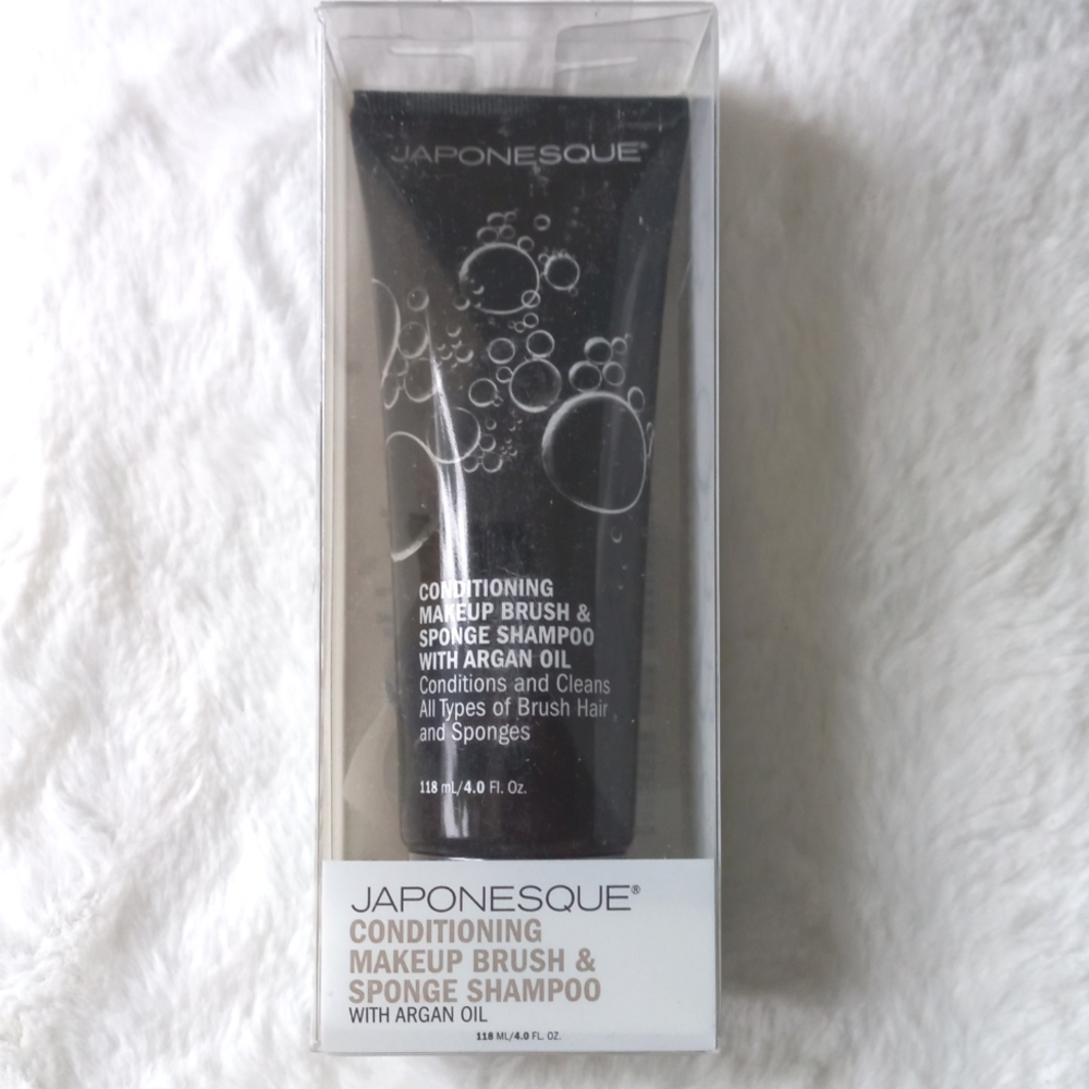 Japonesque Conditioning Makeup Brush and Sponge Shampoo